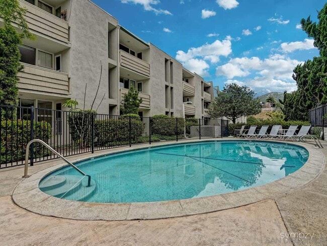 Primary Photo - 2510 Torrey Pines Rd