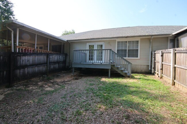 Building Photo - Northeast Pensacola 3/2 attached home for ...