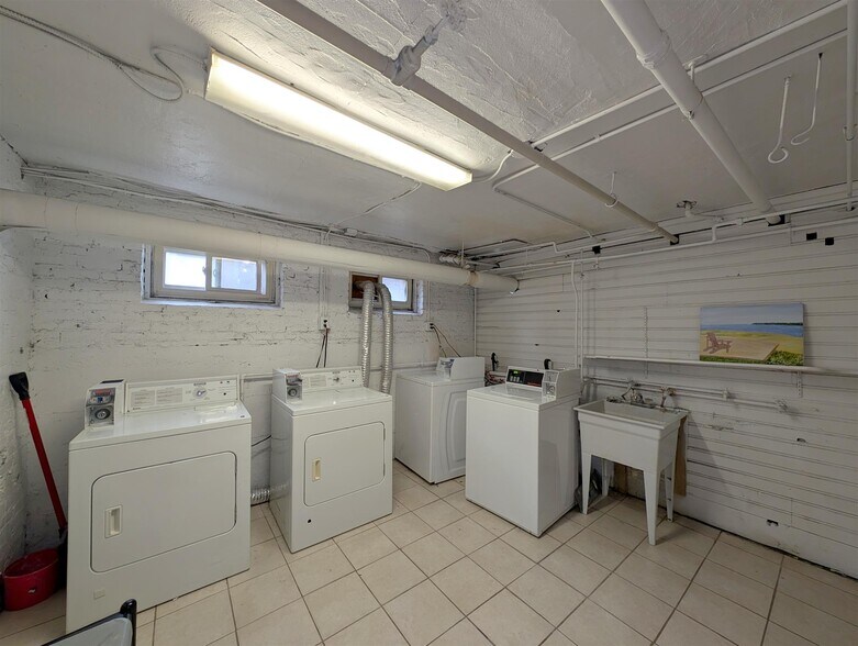 Building Photo - 6 Craigie Cir