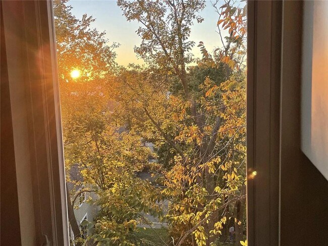 Building Photo - 16 Tecumseh St