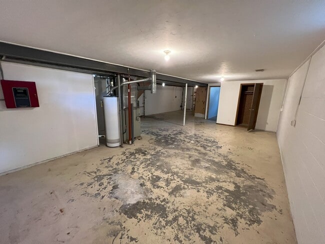 Building Photo - Bright & Spacious 3-Bedroom Duplex Unit on Large Corner Lot with Wood Floors & Garage!