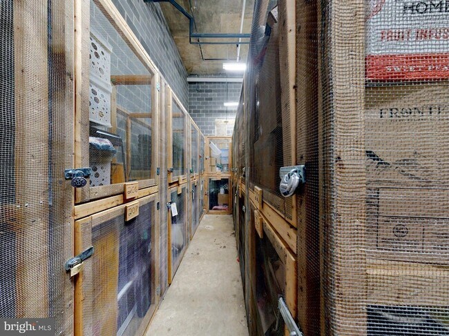 Building Photo - 1045 N Utah St