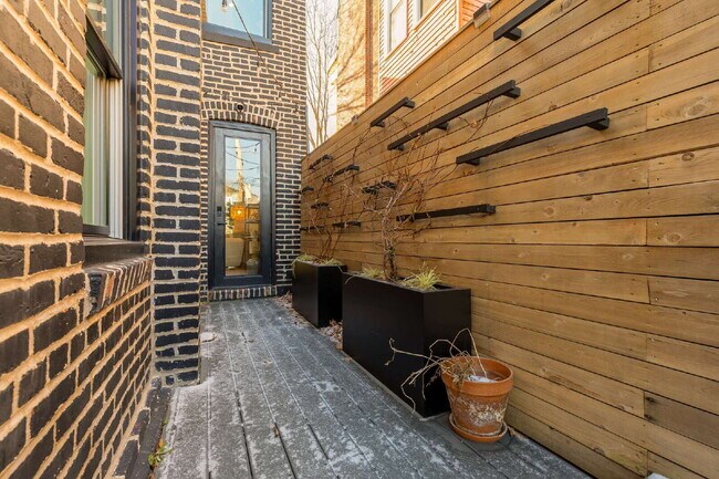 Building Photo - Modern Luxury in the Heart of Logan Circle