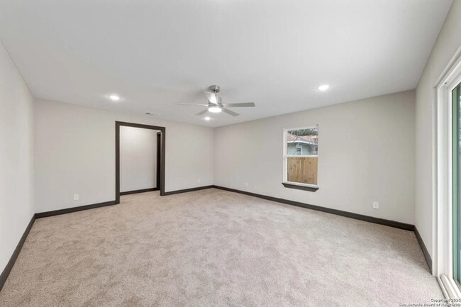 Building Photo - 2643 W Gramercy Pl