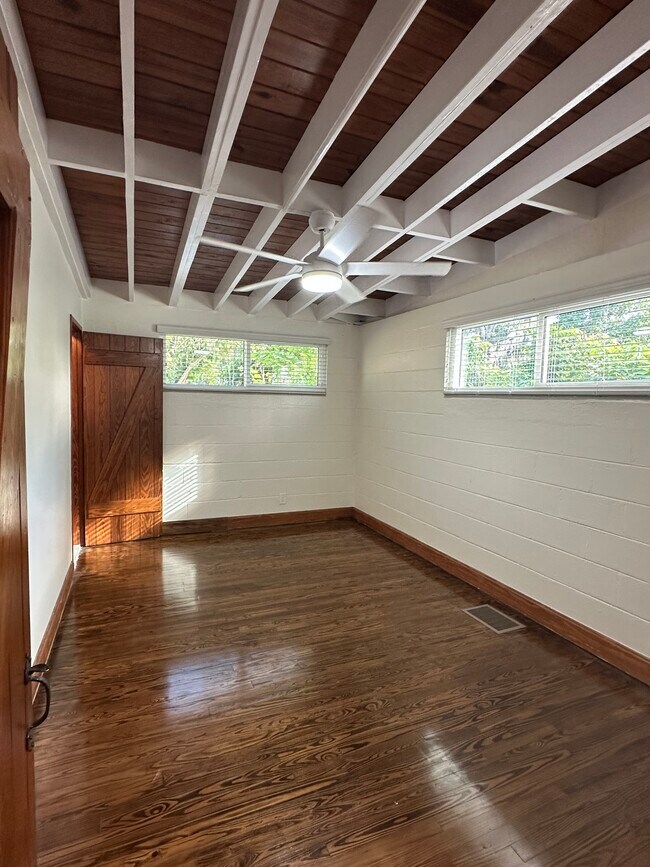 Building Photo - 693 Chestnut St