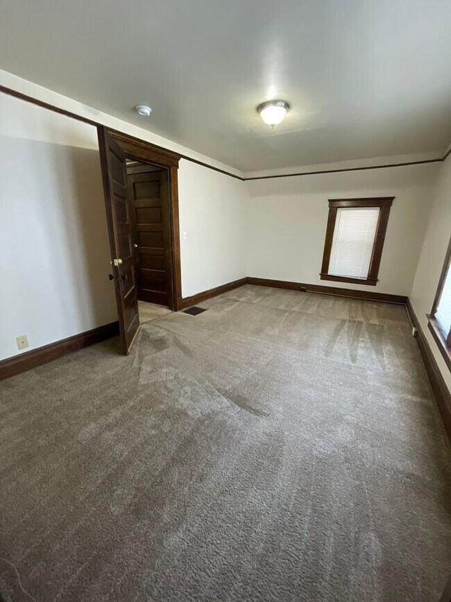 Building Photo - 410 E William St