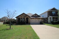 Building Photo - New in Management ! Spacious & Stylish Liv...