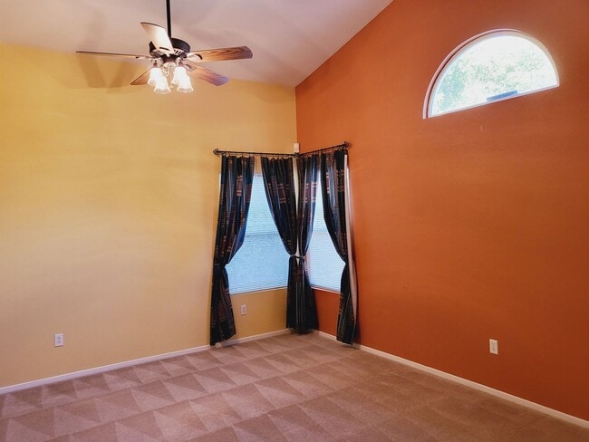 Building Photo - Very Nice Single Story Home