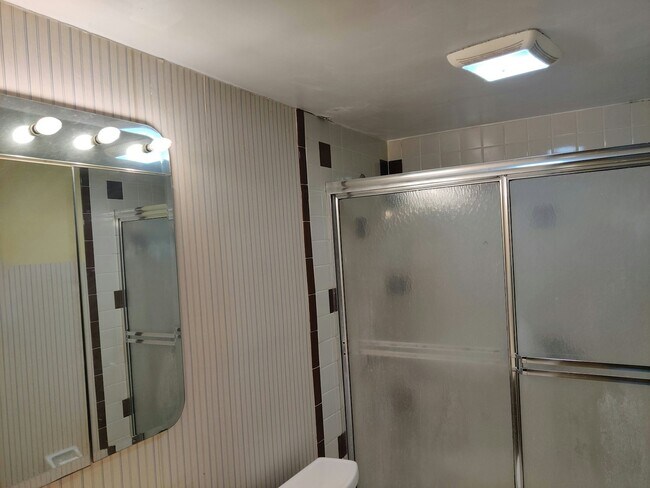 Building Photo - 1002 E Michigan St