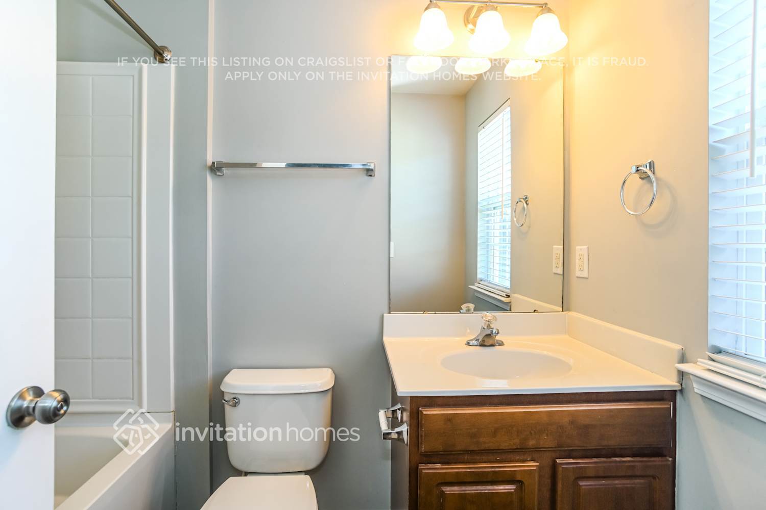 Building Photo - 1004 Oakstone Dr