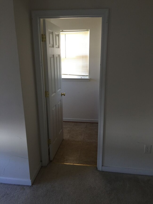 Building Photo - Beautiful Townhouse To Rent in Easter Henrico