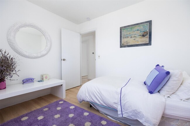 Building Photo - 371 S River Rd