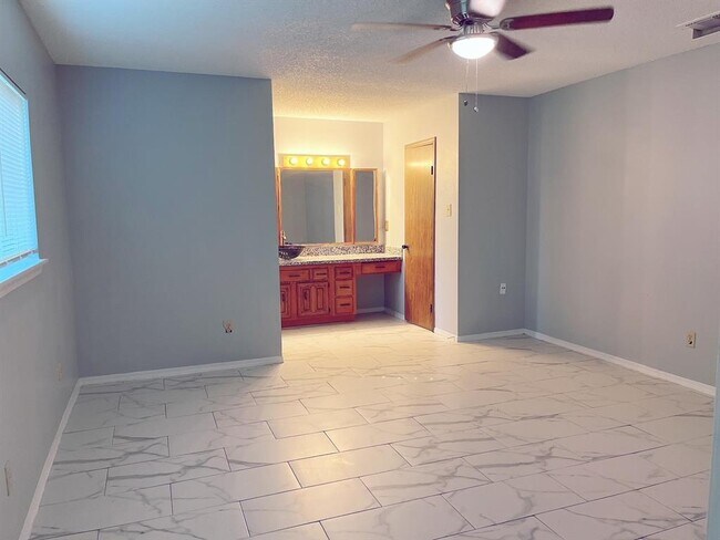 Building Photo - 3915 Addicks Clodine Rd