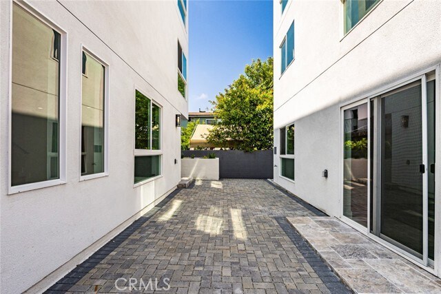 Building Photo - 2055 S Garth Ave