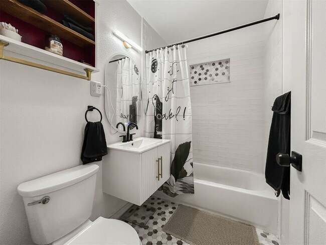 Building Photo - Fully Updated and Move-In Ready St. Pete Home – Minutes to Downtown & Beach - 2bed | 1bath