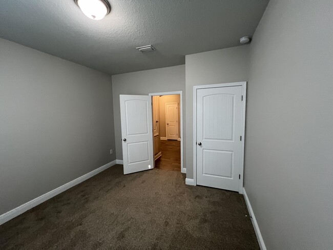 Building Photo - 95 Mary Ellen Way