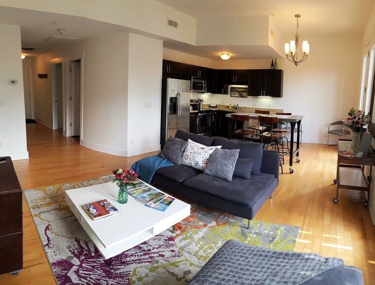 Building Photo - 915 Haywood Rd