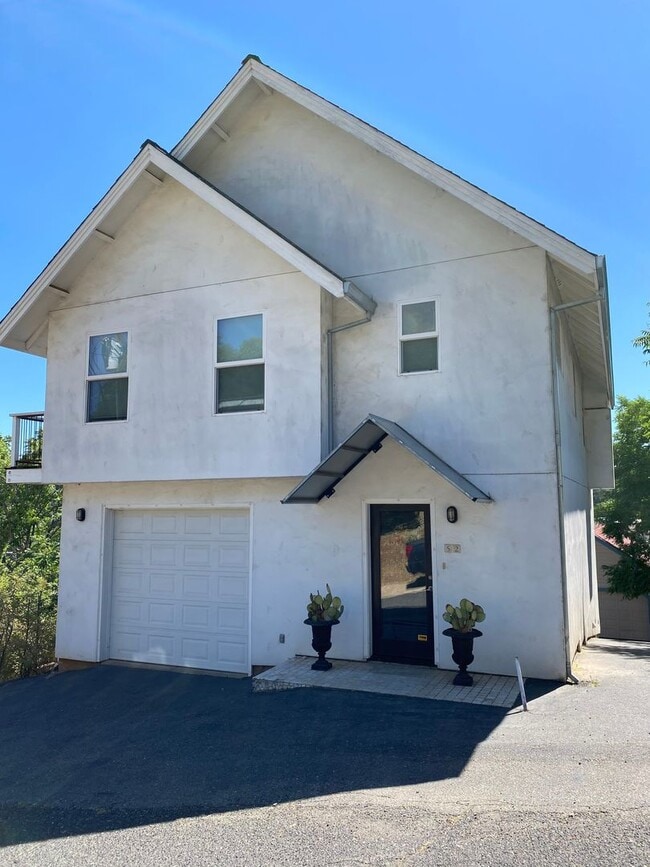 Building Photo - Oh my!!!  Downtown Sonora!