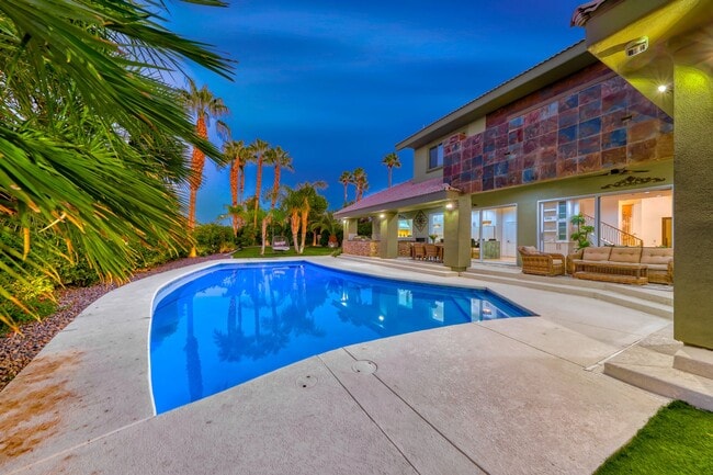 Building Photo - Stunning Green Valley, Guard Gated Communi...