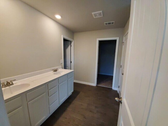 Building Photo - 135 Berry Dr