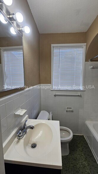 Building Photo - 8052 Hawthorne St