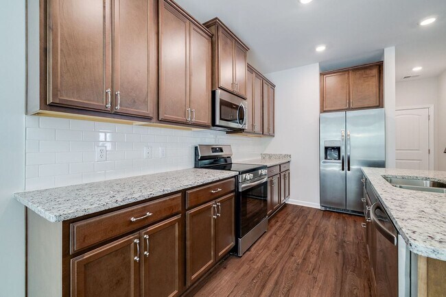 Building Photo - 4 bed, 2.5 bathroom spacious home in Pooler!