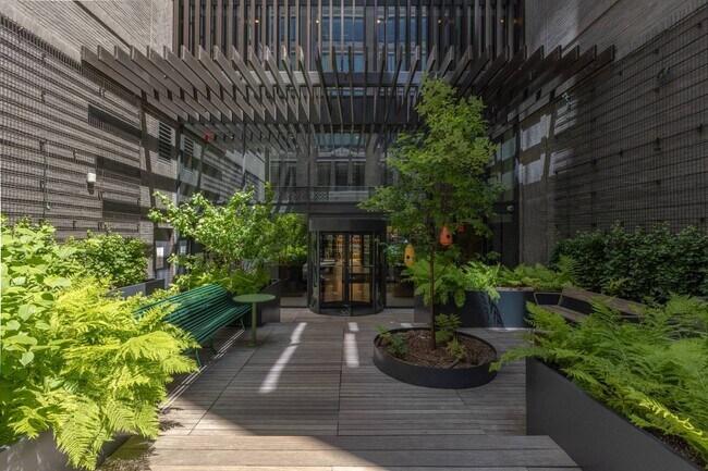 Building Photo - 547 W 47th St
