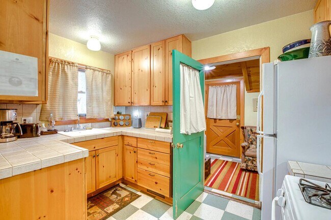 Building Photo - 7234 7th Ave