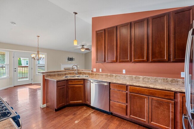 Building Photo - Spacious 3-Bed, 3-Bath Home in Wentzville