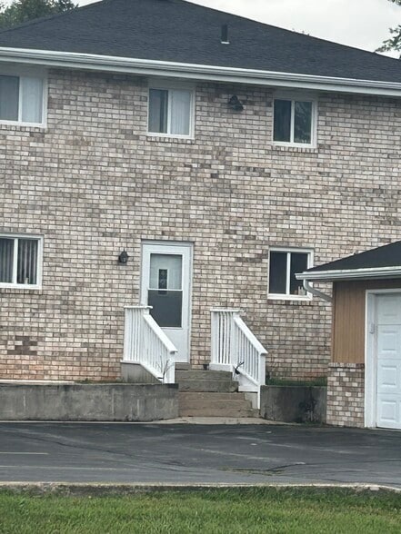 Building Photo - 1513 E Harding Dr
