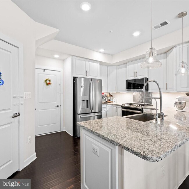 Building Photo - 44674 Provincetown Dr