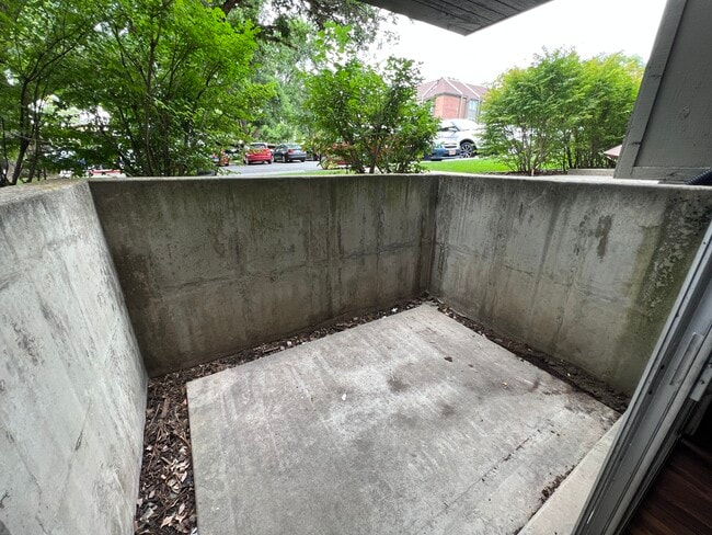 Building Photo - 1168 S Foothill Dr