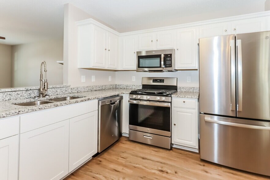 Building Photo - 641 Stadler Pointe