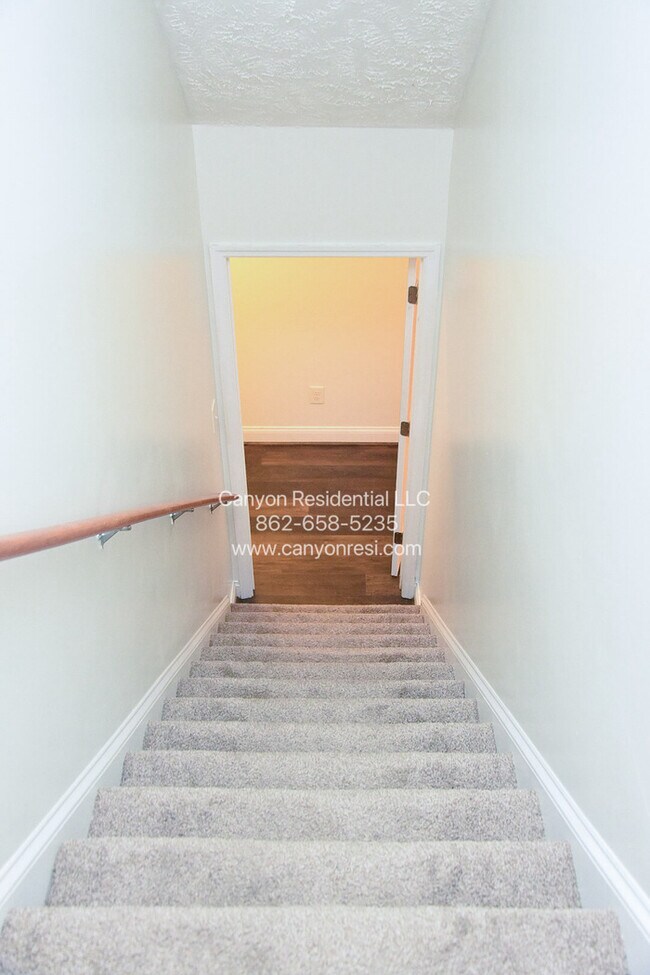 Building Photo - 658 Copper Creek Dr