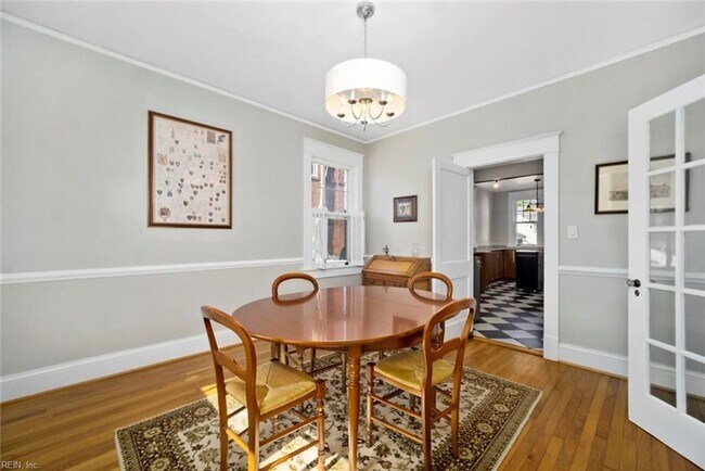 Building Photo - LARCHMONT