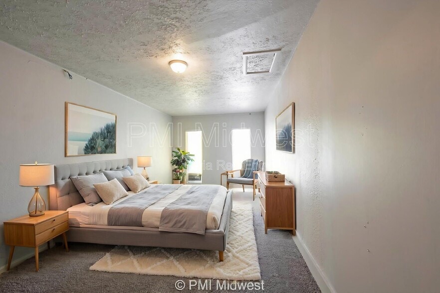 Building Photo - 5925 Sunwood Dr