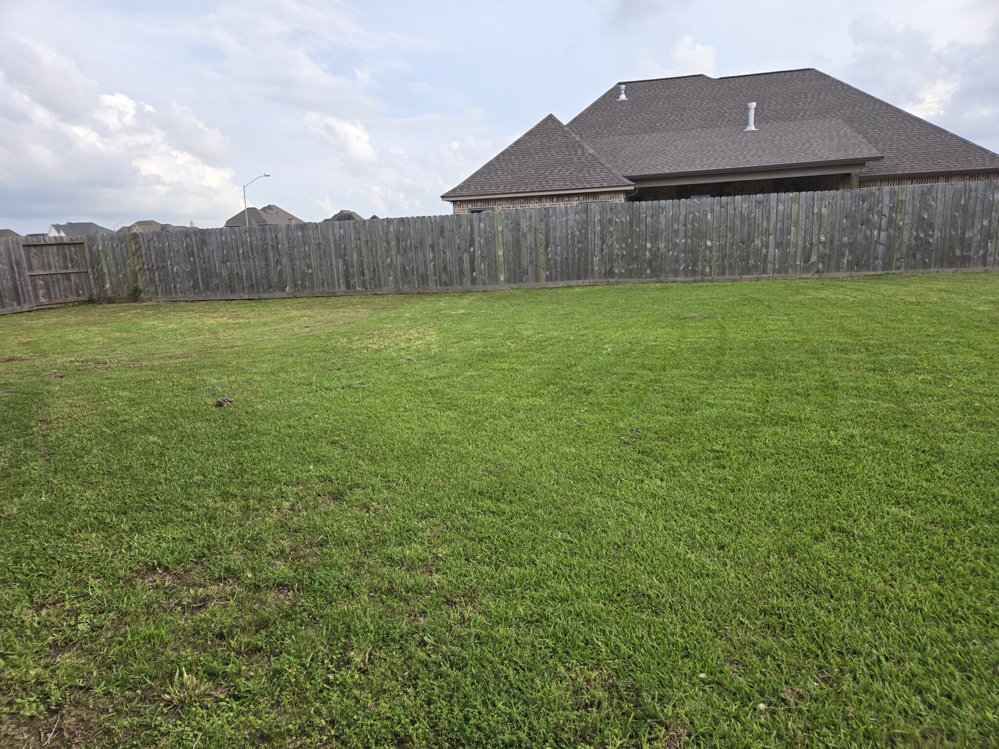 Building Photo - 3555 Crestfield Ln