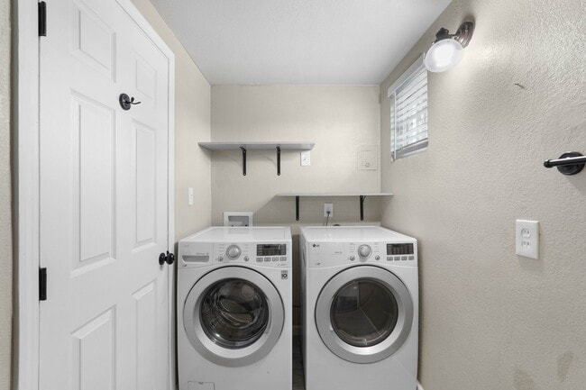 Building Photo - Beautiful Vacaville Home Near Parks, Schools & Shopping