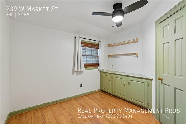Building Photo - 239 W Market St-
