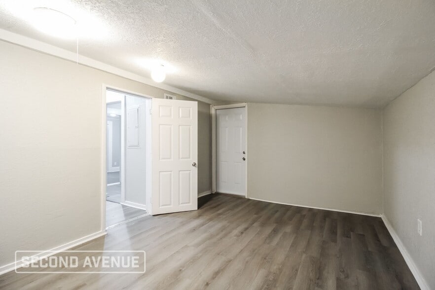 Building Photo - 1522 W 22nd St