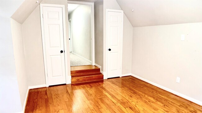 Building Photo - 17743 Seven Pines Dr