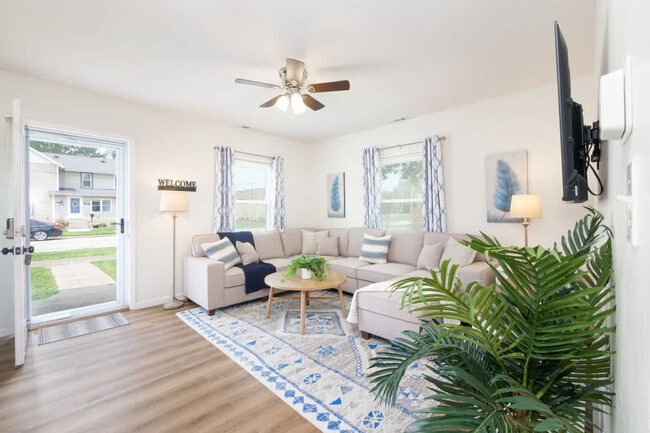 Building Photo - 415 Short St