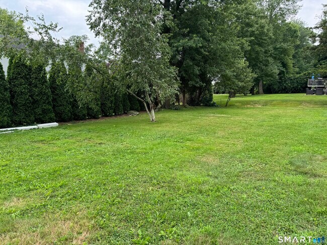 Building Photo - 11 Maple St