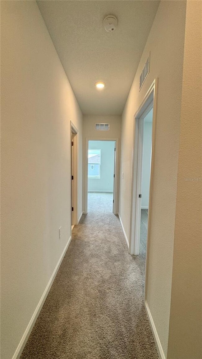 Building Photo - 325 Sol Vis Dr