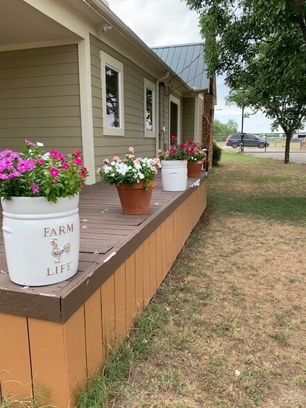 Building Photo - 3381 Sartain Rd