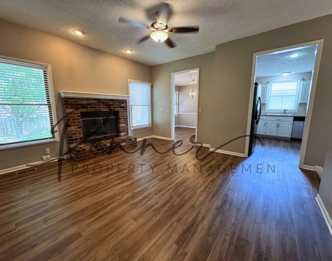 Building Photo - 1530 NE Stonewood Dr