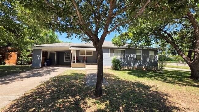 Primary Photo - 1028 Ellingson Ln