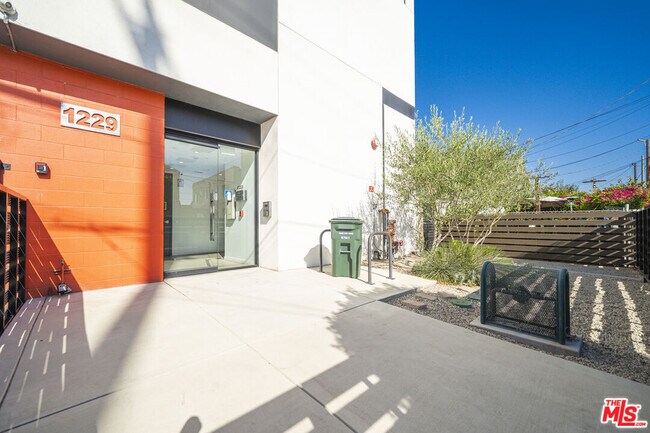 Primary Photo - 1229 S Kingsley Dr