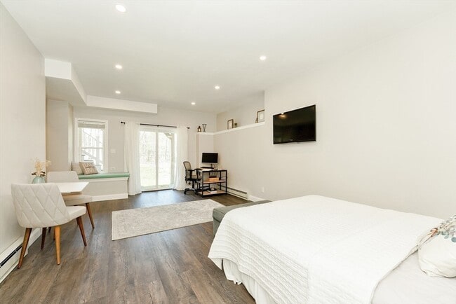 Building Photo - 18 Cleary Cir