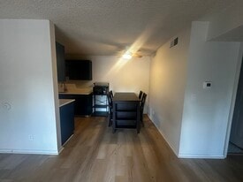 Building Photo - 3250 Oneal Cir